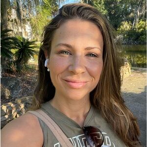 Meet your Posher, Laurie